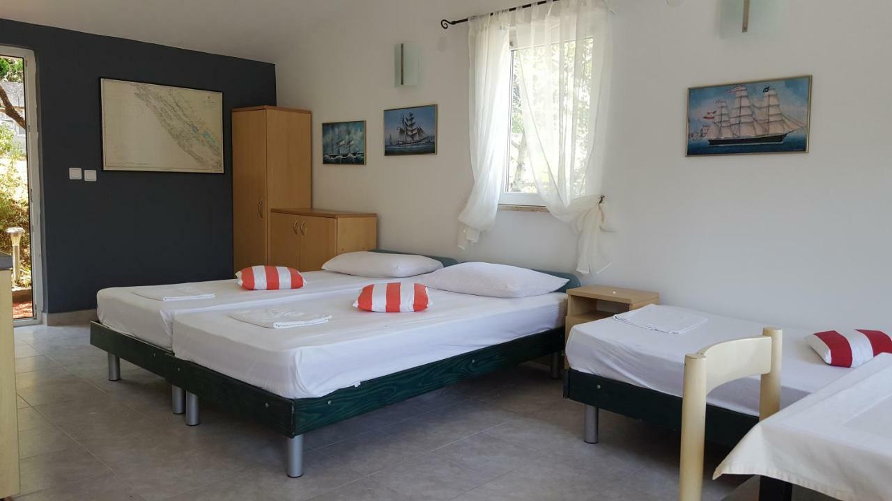 Apartment Viktor Sali Exterior photo